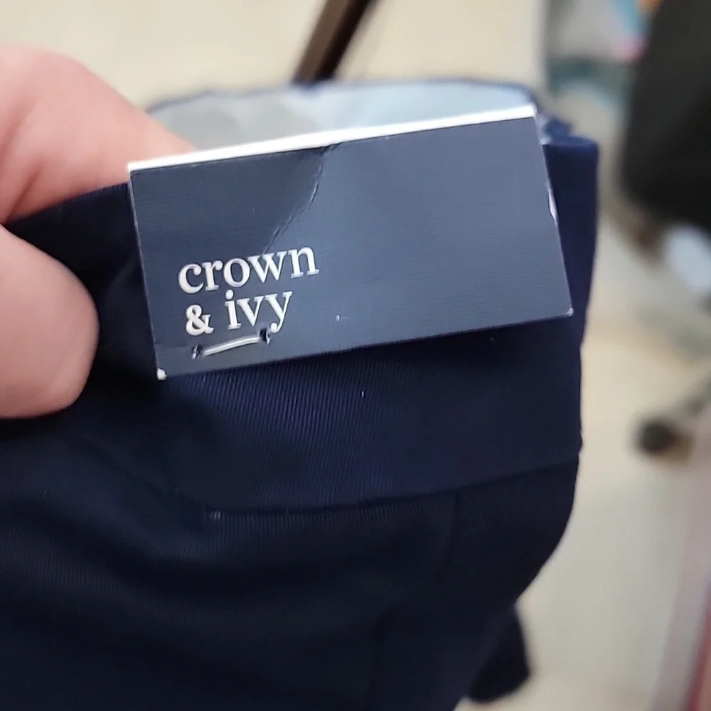 Crown & Ivy Navy Women's Shorts NWT - Picture 8 of 8